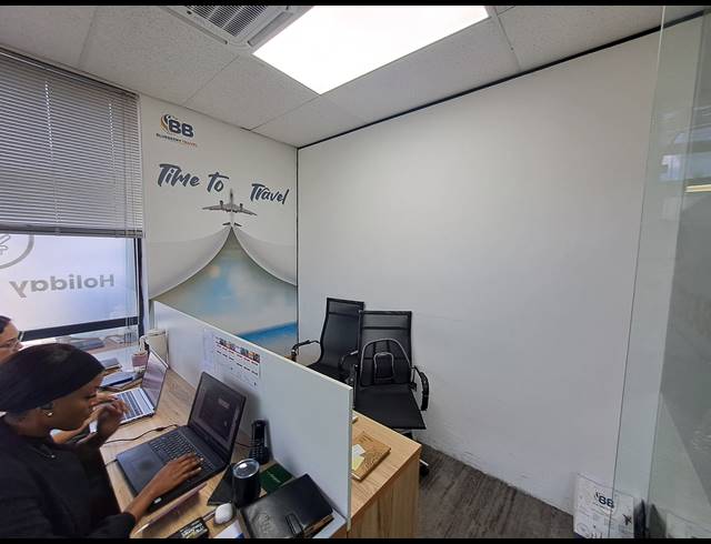 146M² OFFICE TO LET IN SANDHURST